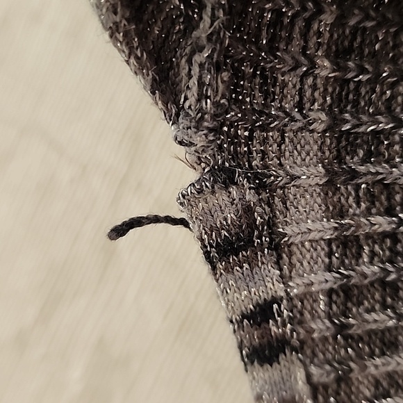 Free People‎ Metallic Silver Balloon Sleeve V Neck Sweater Size Small - Picture 7 of 10